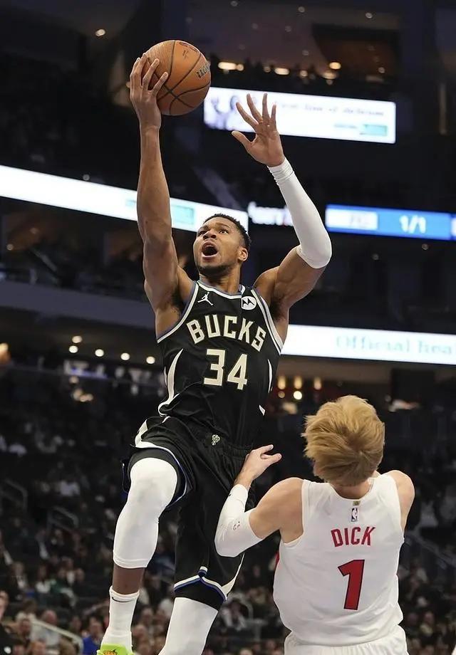 雄鹿轻取骑士,字母哥强势表现带队连胜 雄鹿轻取骑士,字母哥强势表现带队连胜