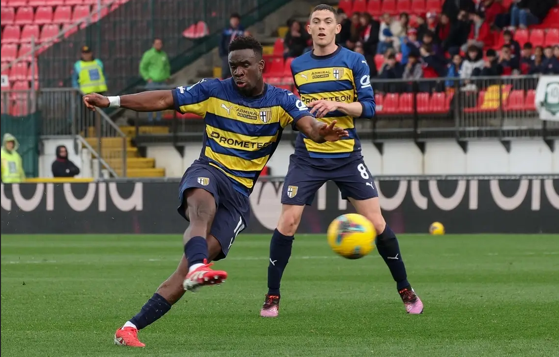 实力对比!两支球队在赛场上定将展开激烈较量的简单介绍 实力对比!两支球队在赛场上定将展开激烈较量的简单介绍