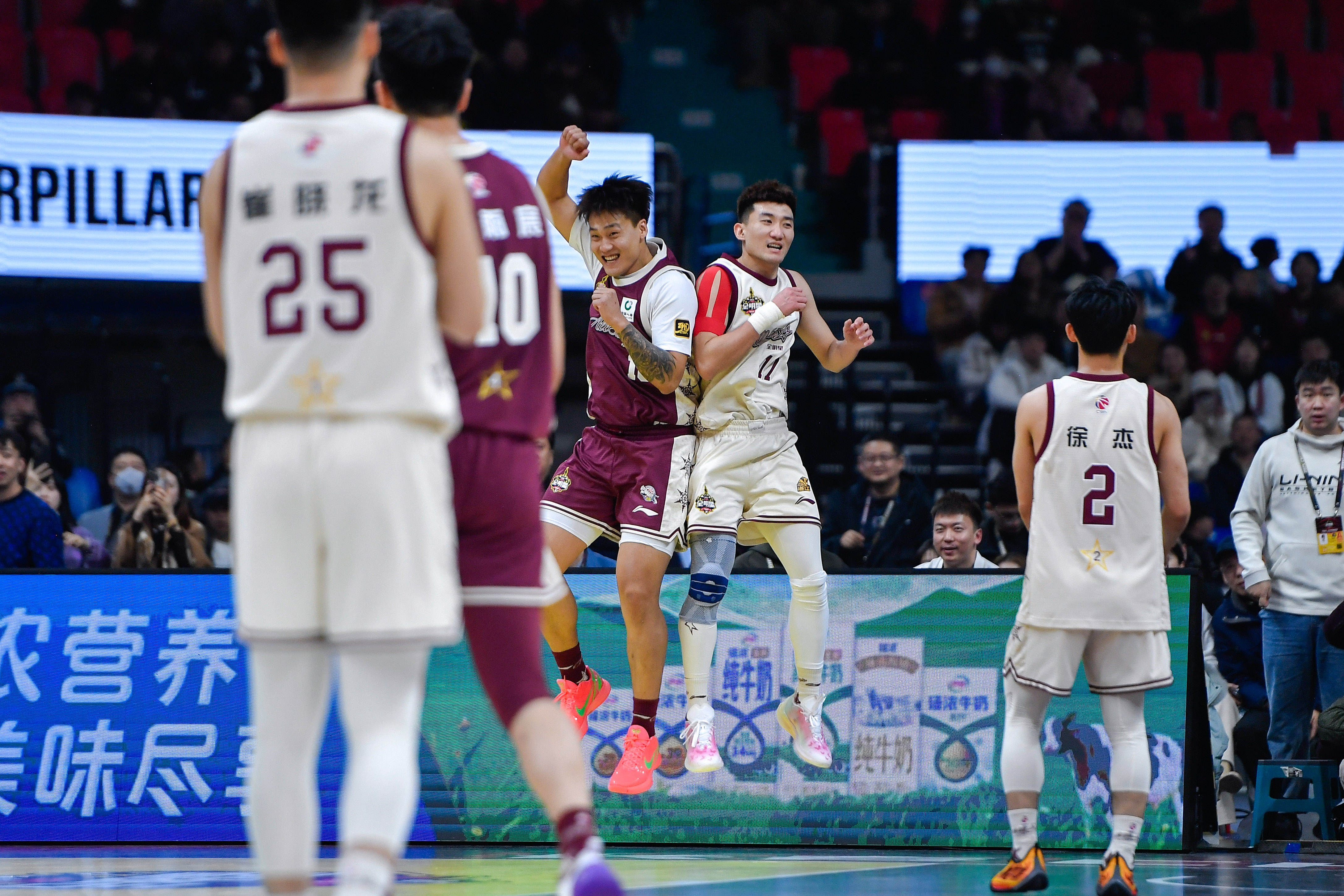 中国篮球职业联赛各队积极备战新赛季,备受关注 中国篮球职业联赛各队积极备战新赛季,备受关注