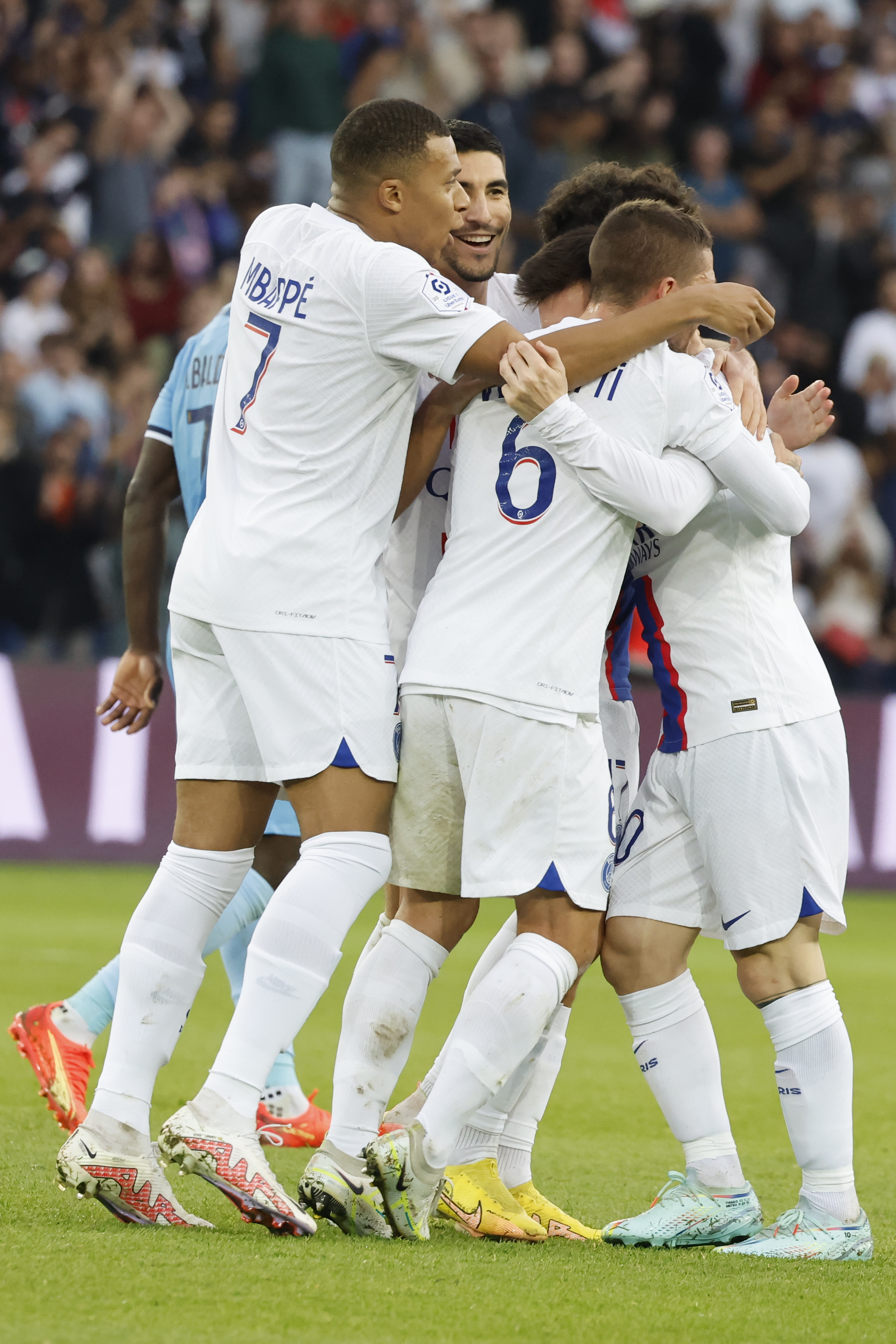 巴黎圣日耳曼球员积极备战下一场比赛 巴黎圣日耳曼球员积极备战下一场比赛