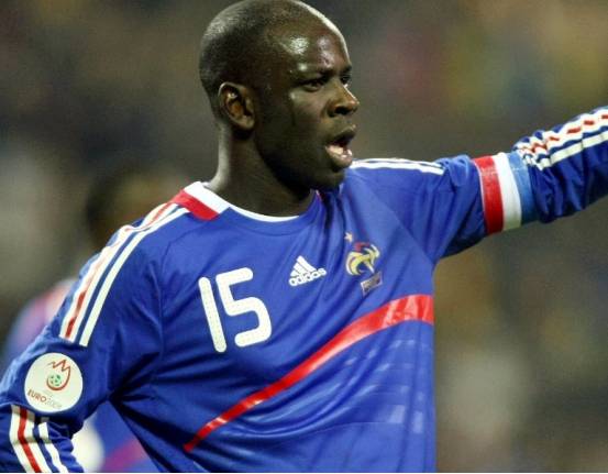 帕尔马防线稳固,全队合作取得一线希望 帕尔马防线稳固,全队合作取得一线希望