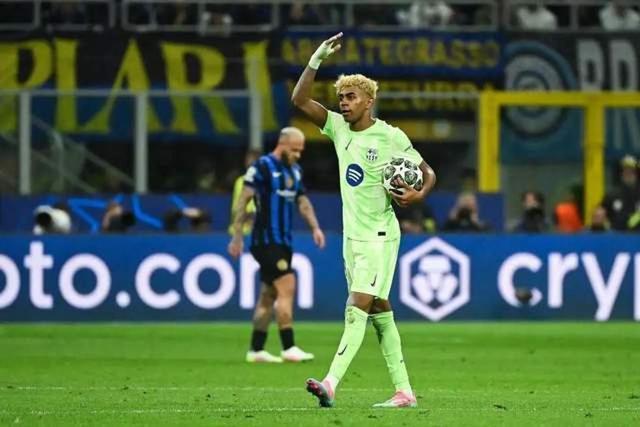 巴塞罗那门将神勇,多次扑救绝杀 巴塞罗那门将神勇,多次扑救绝杀