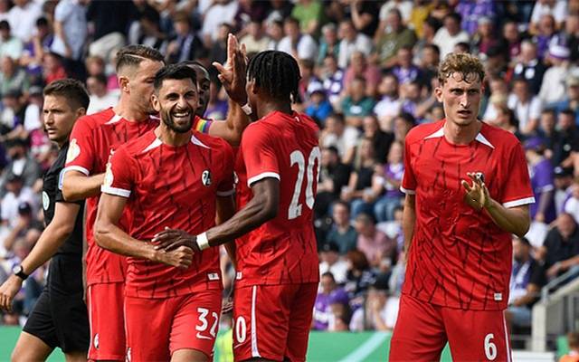 包含弗赖堡队在比赛中拼尽全力，险胜对手的词条