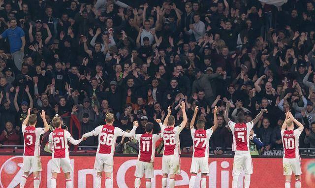 阿贾克斯在主场取得胜利,晋级前景看好 阿贾克斯在主场取得胜利,晋级前景看好