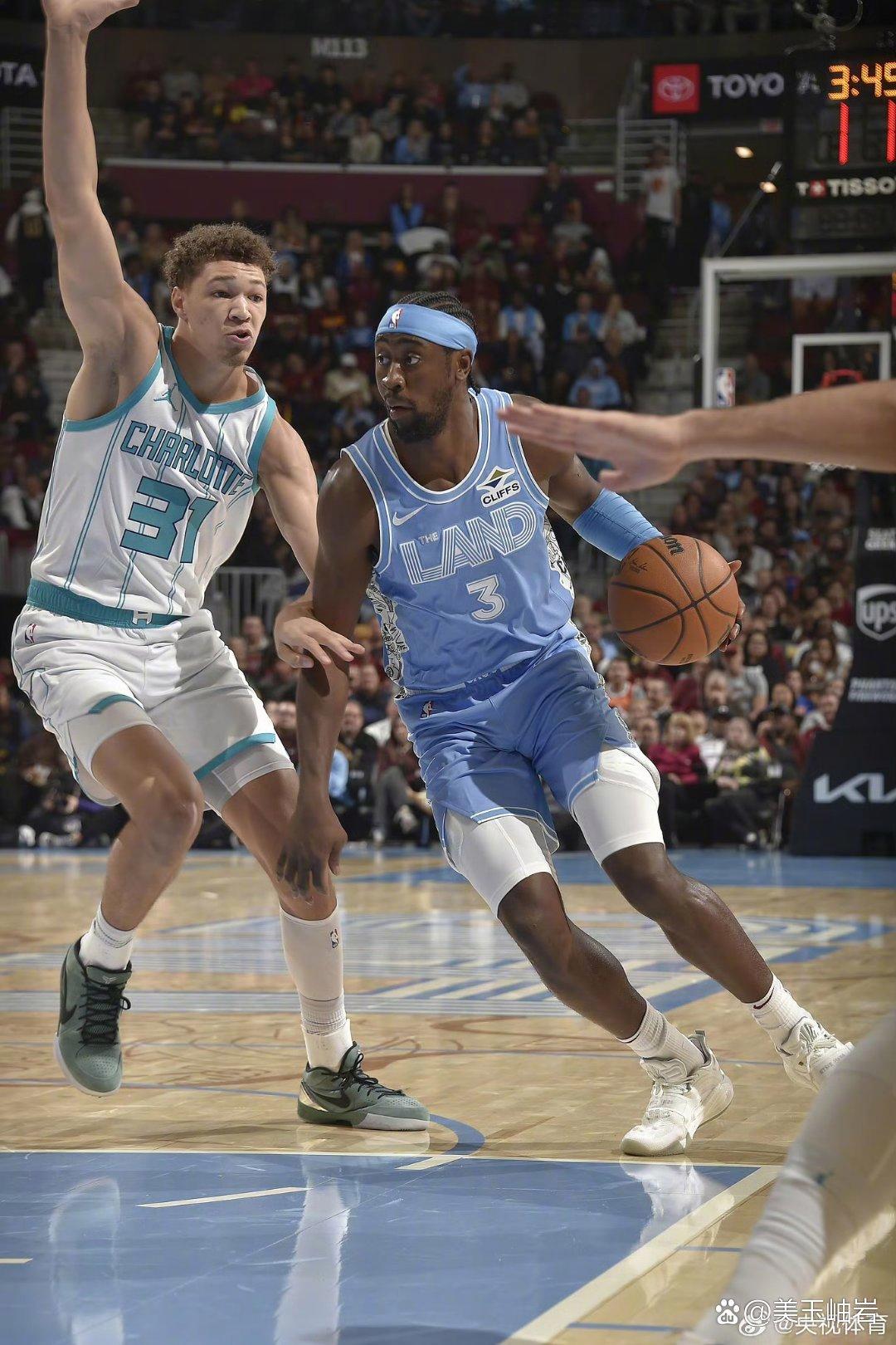 黄蜂队绝杀对手,荣耀回归主场 黄蜂队绝杀对手,荣耀回归主场