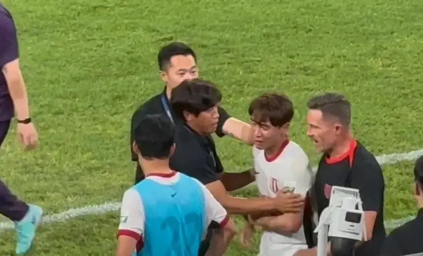 主场球迷因欺凌行为被禁止观赛，球队受罚