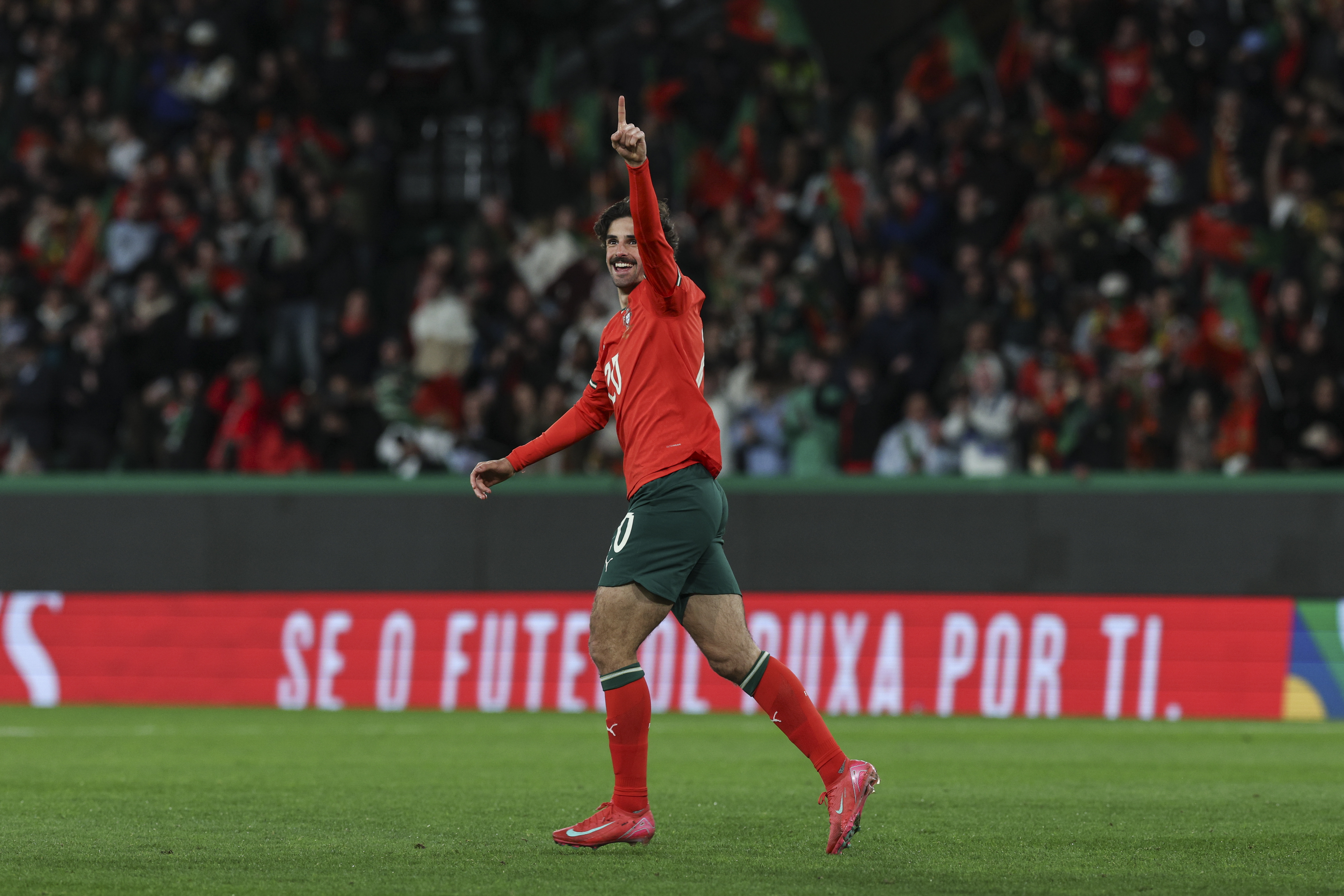 葡萄牙队击败瑞士队晋级欧国联决赛