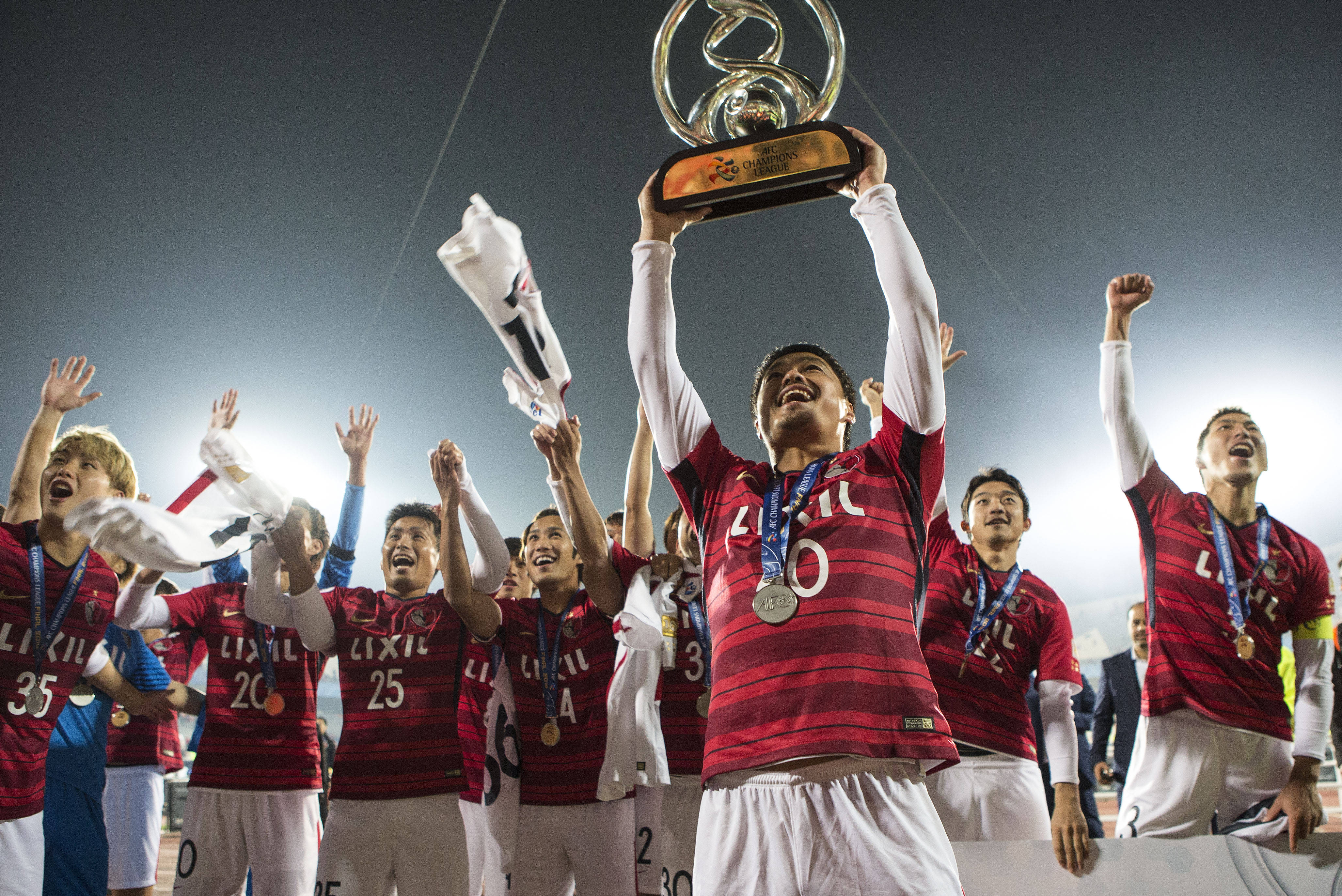 足球联赛各队实力展现,角逐上演悬念连连的简单介绍 足球联赛各队实力展现,角逐上演悬念连连的简单介绍