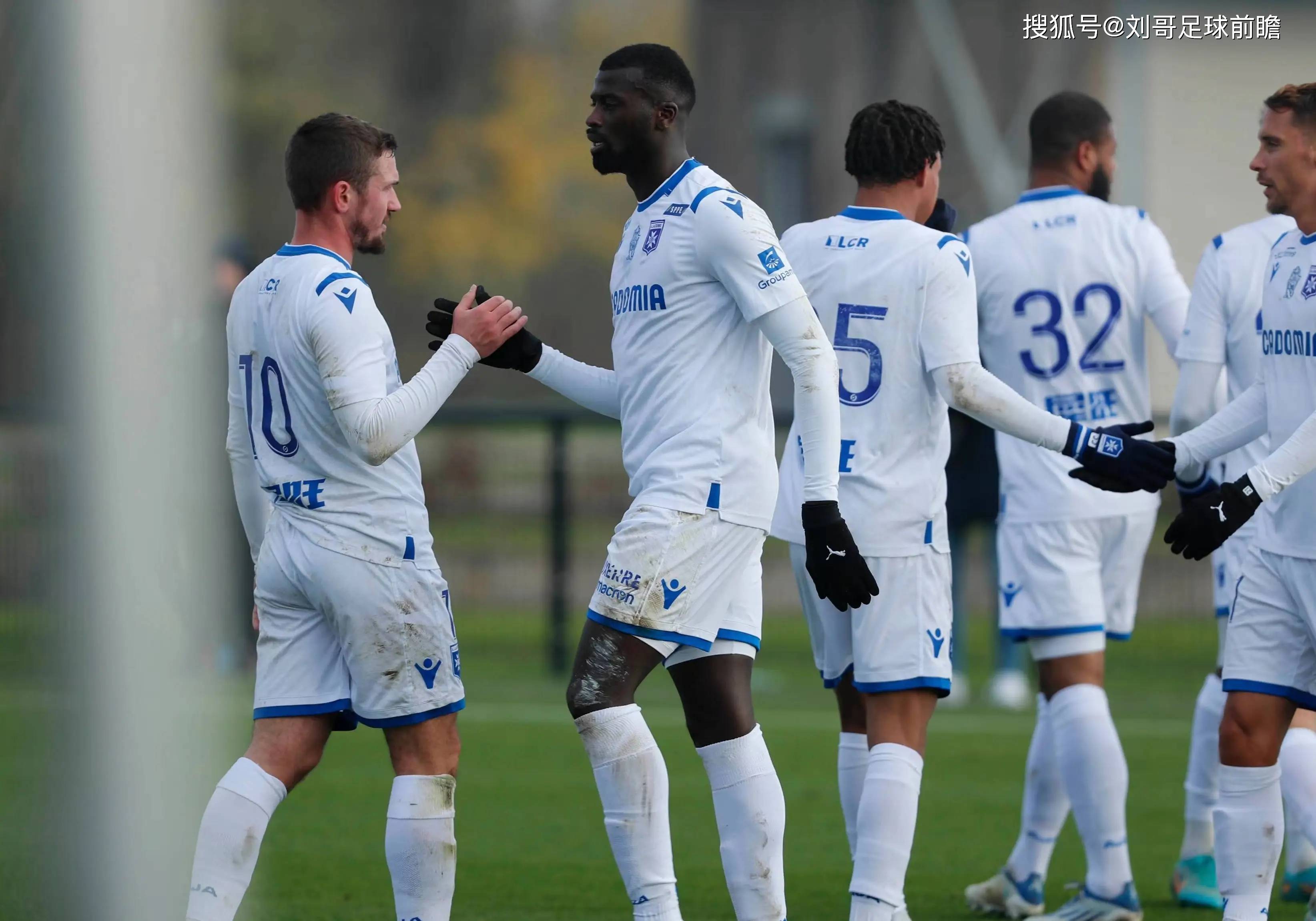 卡昂主场凭借强攻力击败索肖,取得三分 卡昂主场凭借强攻力击败索肖,取得三分