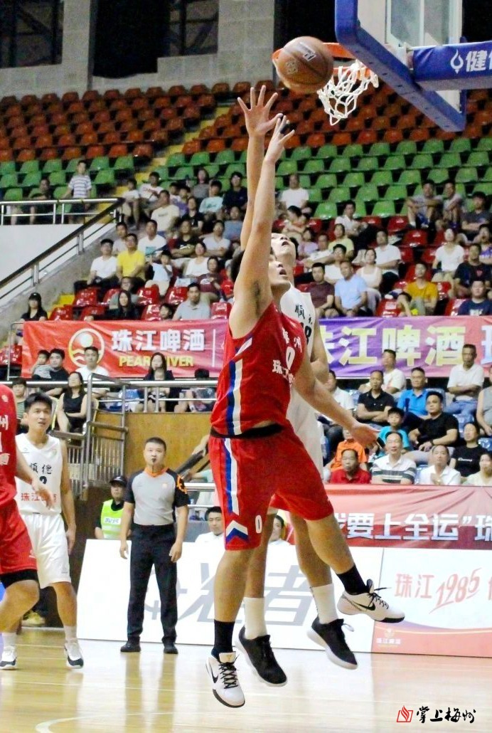 汉普顿联队逆转华德福队,继续领先联赛 汉普顿联队逆转华德福队,继续领先联赛