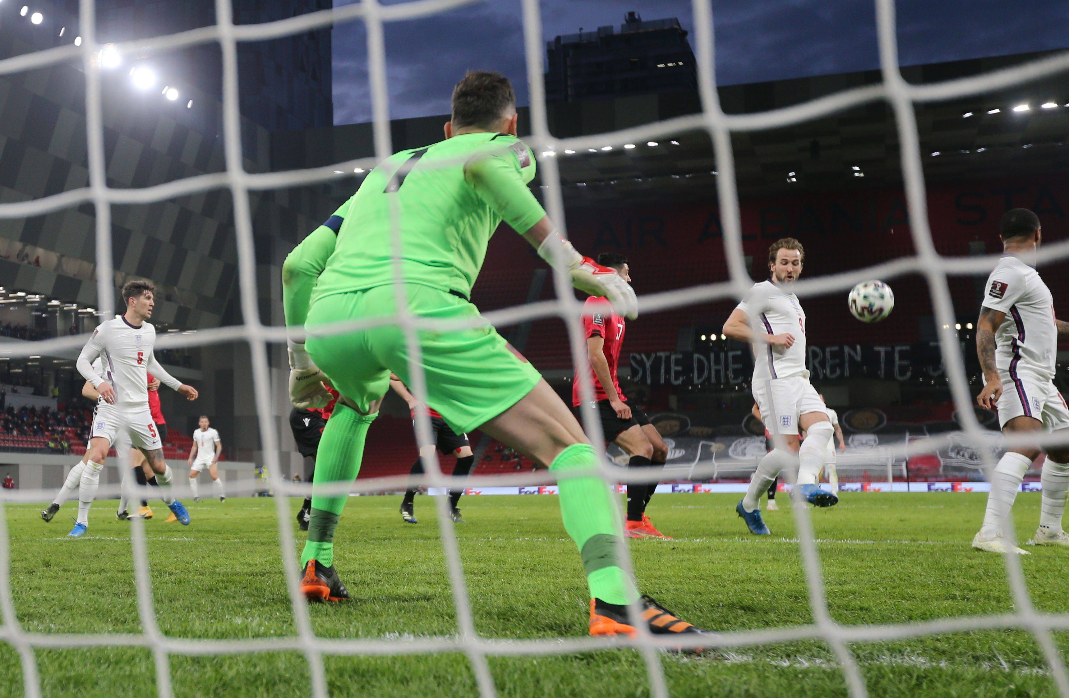 包含阿尔巴尼亚队客场大捷，实力备受赞誉的词条