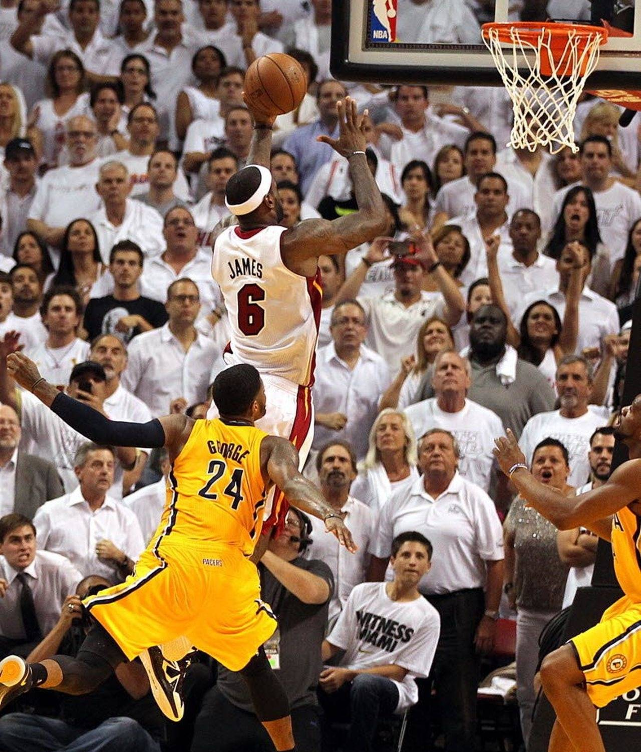 年轻球星绝杀,引领球队逆袭夺冠 年轻球星绝杀,引领球队逆袭夺冠