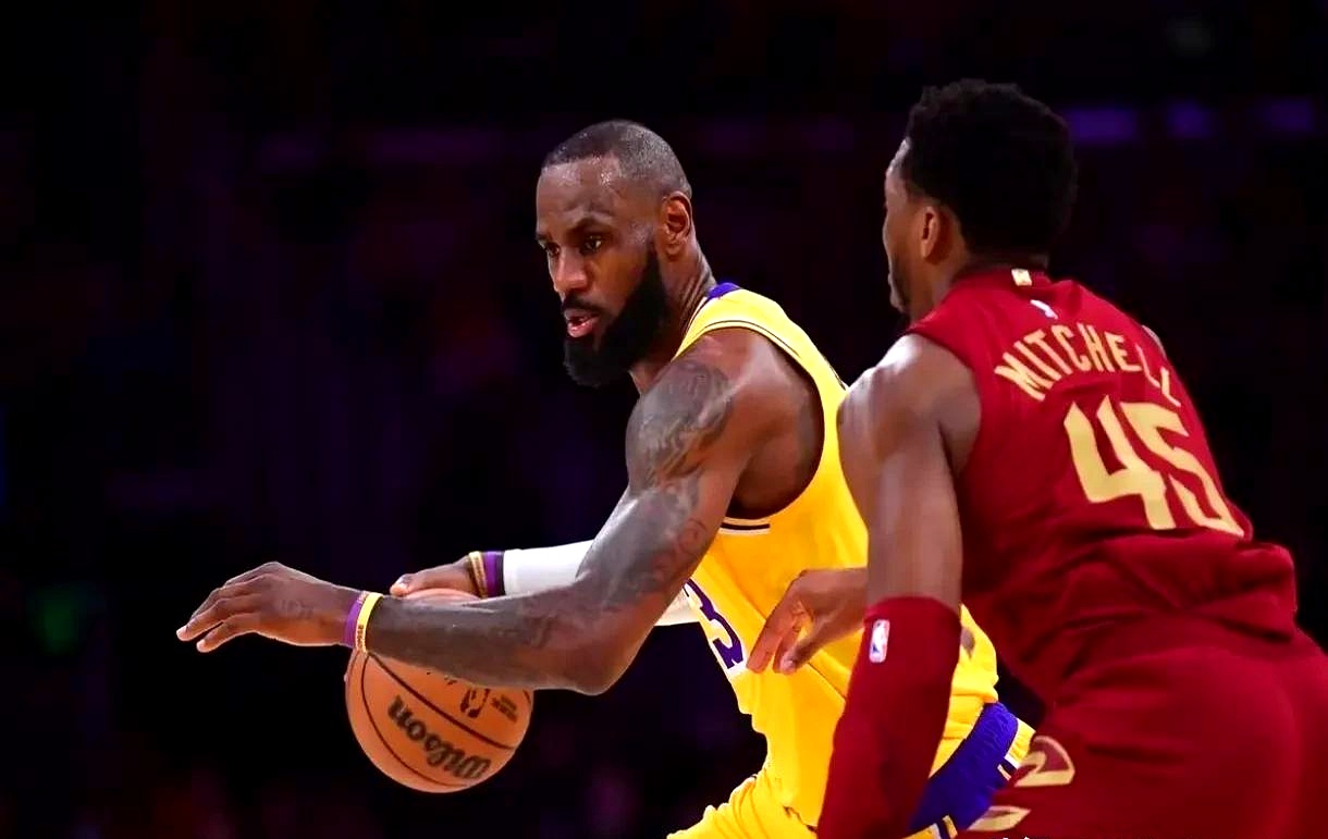 詹姆斯季后赛状态正佳,骑士队实力显著提升 詹姆斯季后赛状态正佳,骑士队实力显著提升