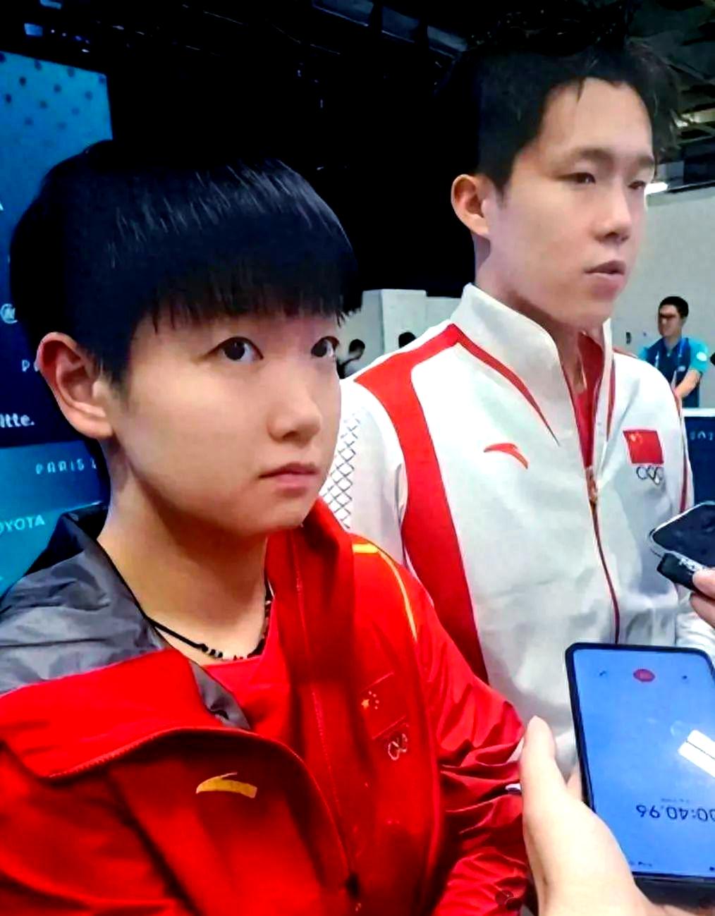 比赛中球员间的默契配合引人注目 比赛中球员间的默契配合引人注目