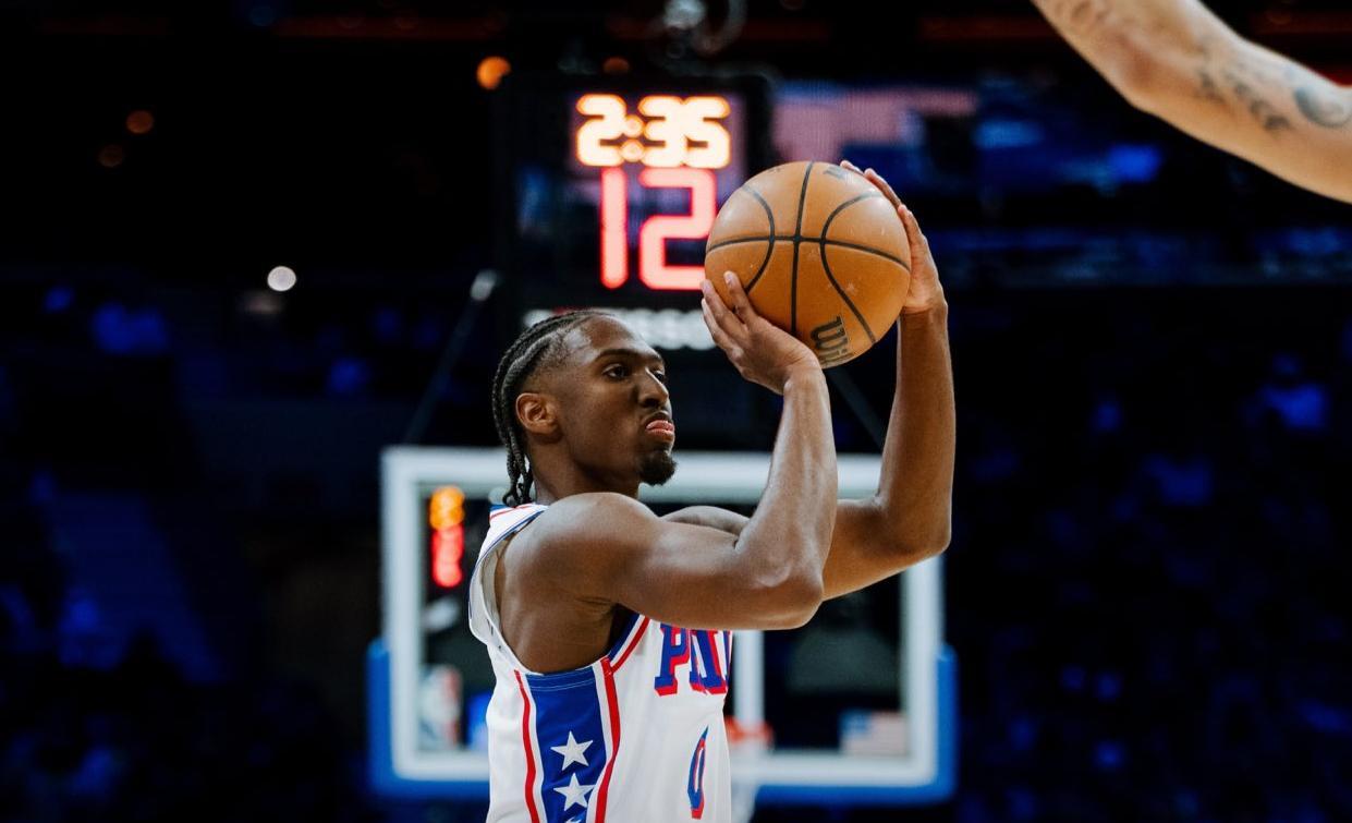 篮网险胜76人，系列赛战成2-2平的简单介绍