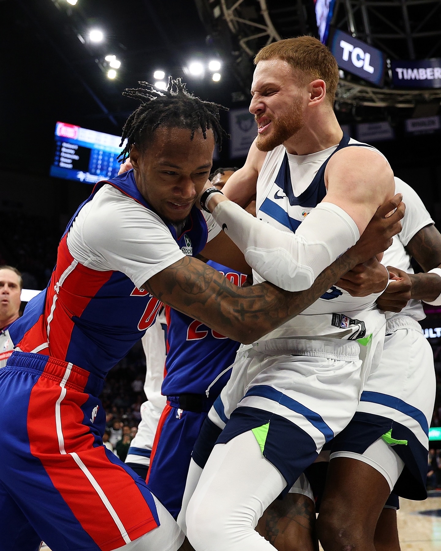 活塞锋线表现抢眼,成功击退对手 活塞锋线表现抢眼,成功击退对手