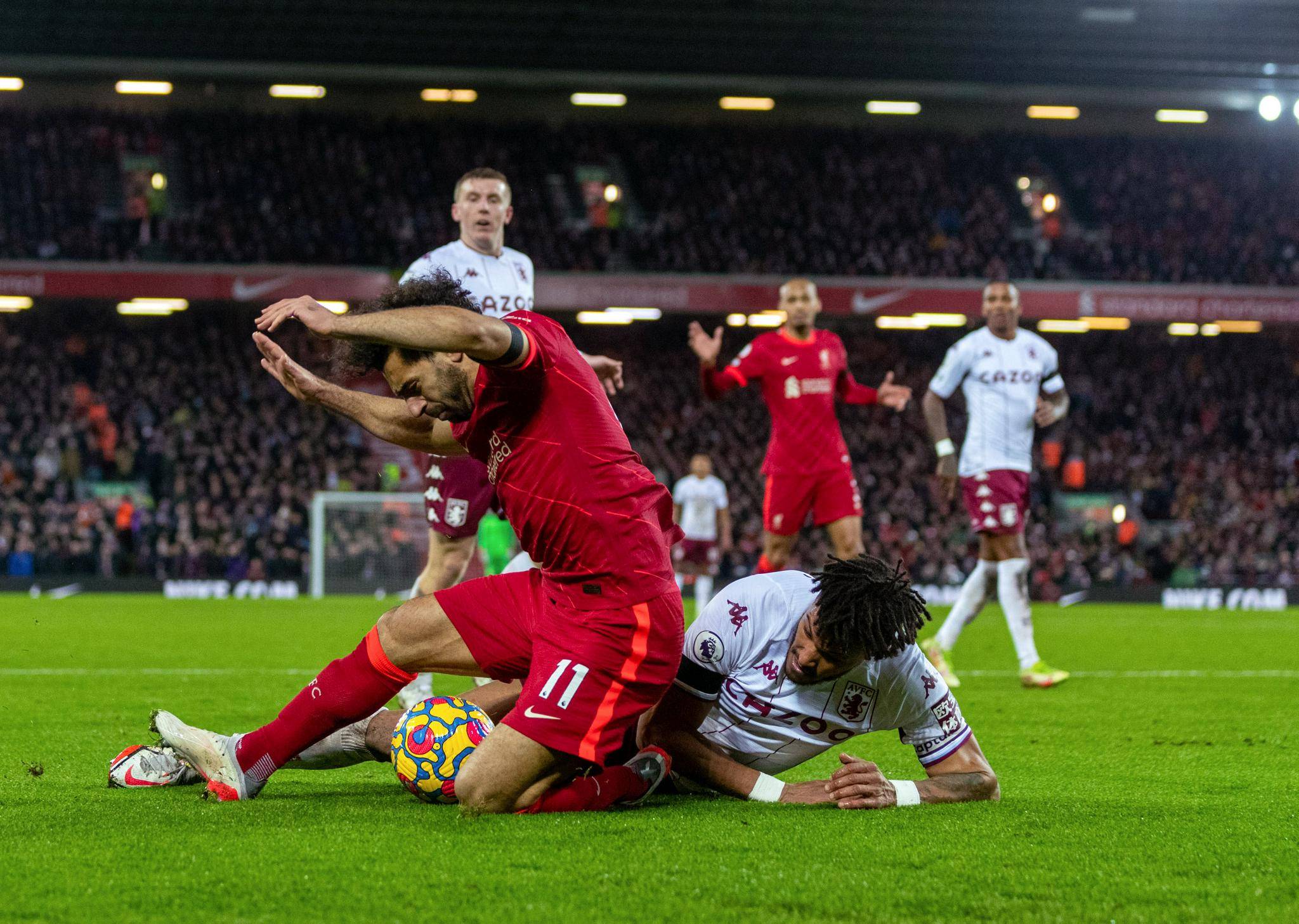 开云体育官方网站-曼城对手战术严密，球球队经验积累多战备战