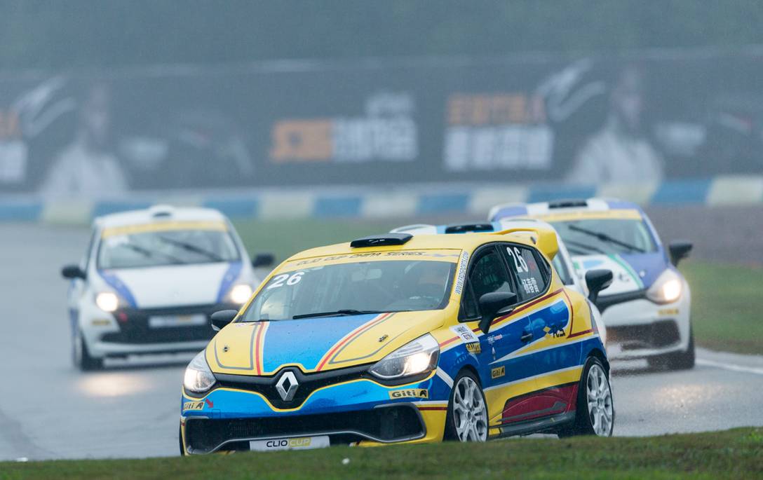 雷诺车队险胜哈斯车队，佩雷兹带队取胜的简单介绍