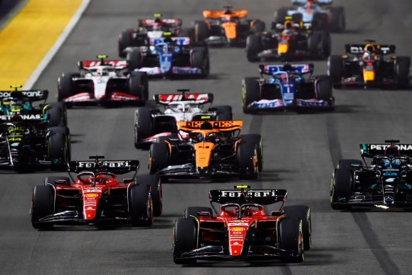 开云体育在线-关于梅赛德斯完胜阿斯顿马丁，汉密尔顿关键制胜的信息