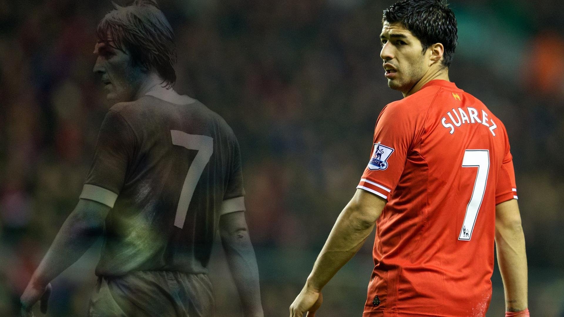 开云平台-绿茵鏖战映孤影，银球无声破长夜